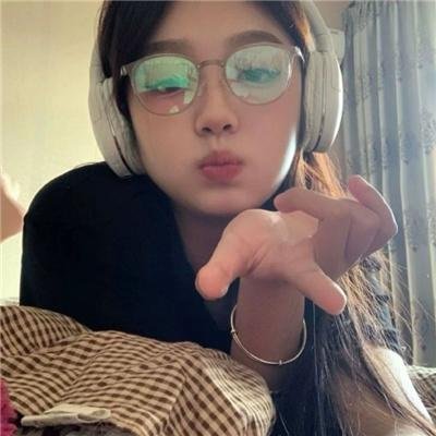 单车上的少女